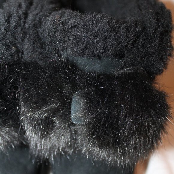 UGG EMMIE FLUFF BOW MINI SUEDE BOOTS BLACK 8 11 - Picture 4 of 6